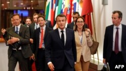 'Trenutni okvir je veoma dugačak i frustrirajući', rekal je francuska ministarka Du Montchalin (na fotografiji sa predsednikom Emmanuelom Macronom)
