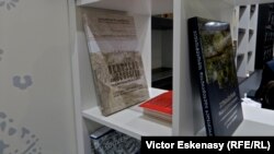 Кнігі Алексіевіч на Франкфурцкім кніжным кірмашы.