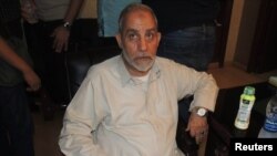 المرشد العام لجماعة الأخوان المسلمين المصرية محمد بديع بعد إلقاء القبض عليه.