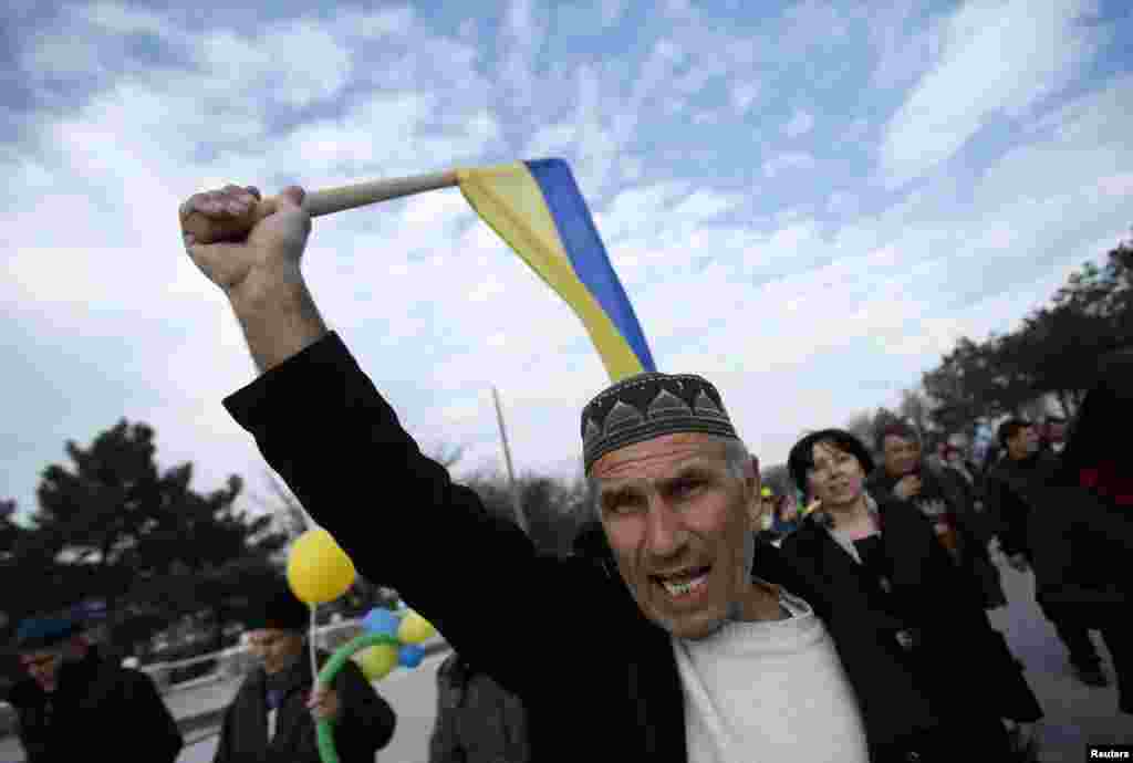 Bağçasarayda ukrain mitinginiñ iştirakçisi, mart 14 künü