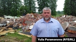 Артур Русяев и руины молельного дома