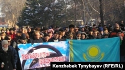 Митинг против запрета ввоза праворульных автомобилей. Алматы, 10 декабря 2006 года.