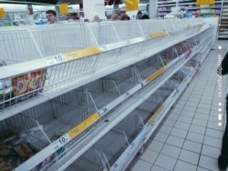 Пустые полки в московском супермаркете