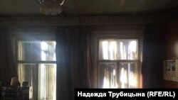 Свет с улицы в квартиру почти не проникает