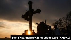 У Пирогові біля «Зони вітряків» вшановували пам’ять жертв Голодомору – фоторепортаж