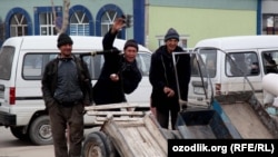 Большинство приезжих из областей узбекских студентов вынуждены подрабатывать чернорабочими. Иллюстративное фото. 