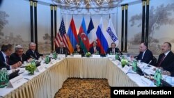 Во время переговоров в Вене по Нагорному Карабаху. 