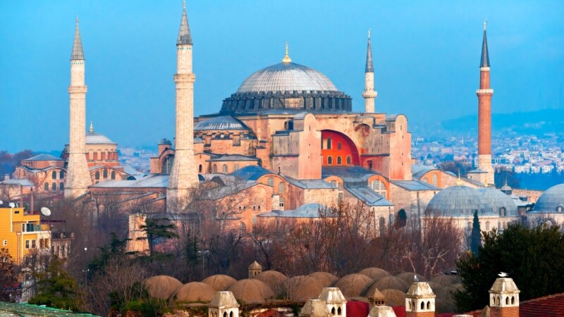 Аја Софија во Истанбул станува џамија 