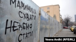 Grafiti kao nastavak direktnih pretnji sa interneta Mariniki Tepić u Beogradu
