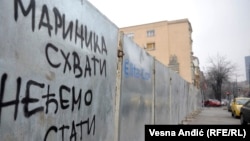 Marinika shvati, nećemo stati: Grafiti kao nastavak direktnih pretnji sa interneta Mariniki Tepić u Beogradu