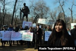 Митингіні ұйымдастырған азаматтық белсенділердің бірі Салтанат Тәшімова. Алматы, 29 ақпан 2020 жыл.