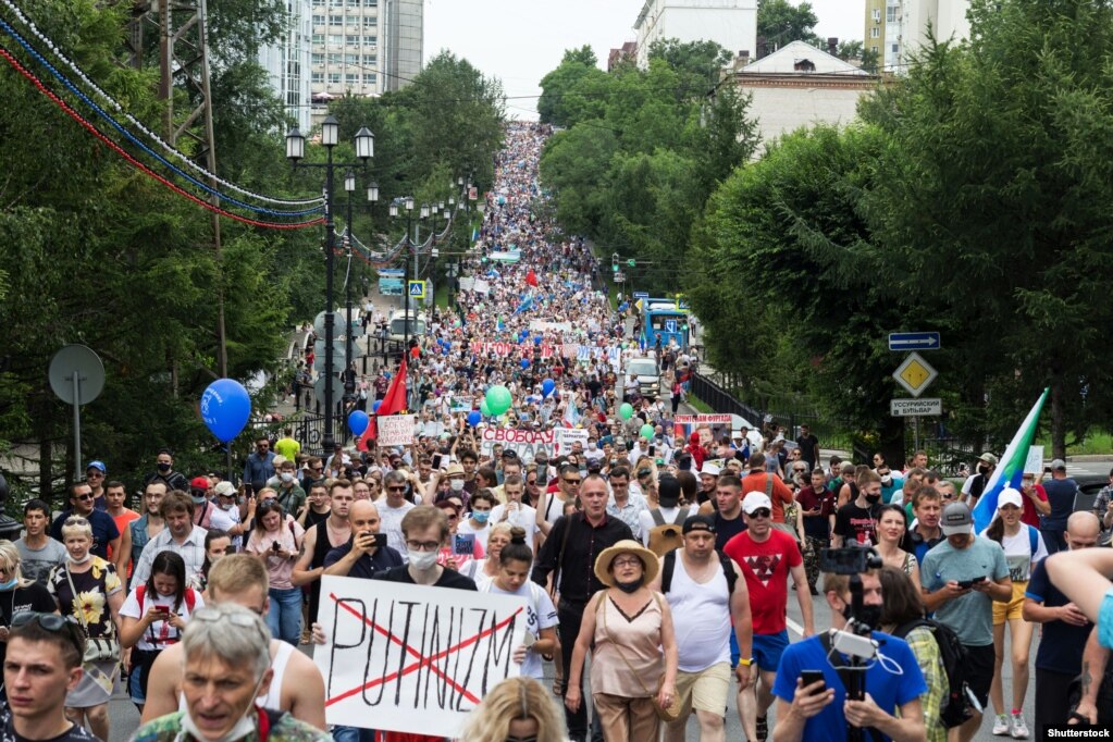 Політична акція з вимогою звільнити заарештованого губернатора Хабаровського краю Сергія Фургала та відставки президента Росії Володимира Путіна. Хабаровськ, 25 липня 2020 року