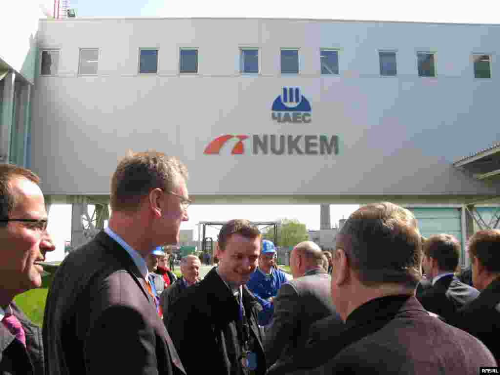 Промисловий комплекс з переробки твердих радіоактивних відходів збудувала німецька компанія «NUKEM».