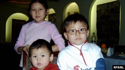 Оны жыныс мүшесіне өзіңіз енгізіңіз