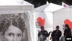По мнению экспертов, лидер БЮТ все же будет утверждена на посту премьера, но занимать его она будет недолго