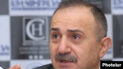 Armenia -- Samvel Babayan, former commander of the Nagorno-Karabakh army, holds a news conference in Yerevan, 30 March 2010.