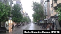 Врнежи од дожд во Скопје. Илустрација. 