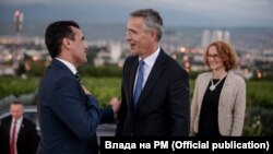 Архивска фотографија - Премиерот на Македонија Зоран Заев го пречека генералниот секретар на НАТО Јенс Столтенберг
