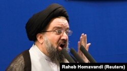 احمد خاتمی، به‌دلیل اظهارنظرهای تند در حمایت از رهبر جمهوری اسلامی و انتقاد از مخالفان نظام، به‌عنوان یک روحانی «تندرو» شناخته می‌شود.