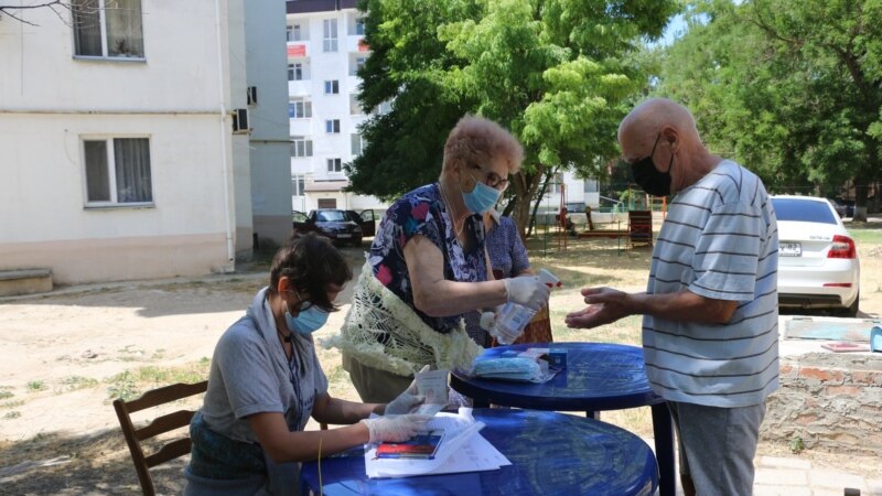 Керчь: голосование по поправкам в Конституцию России проходит во дворах (+фото)
