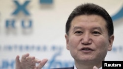 Kirsan Ilyumzhinov, FİDE_nin prezidenti