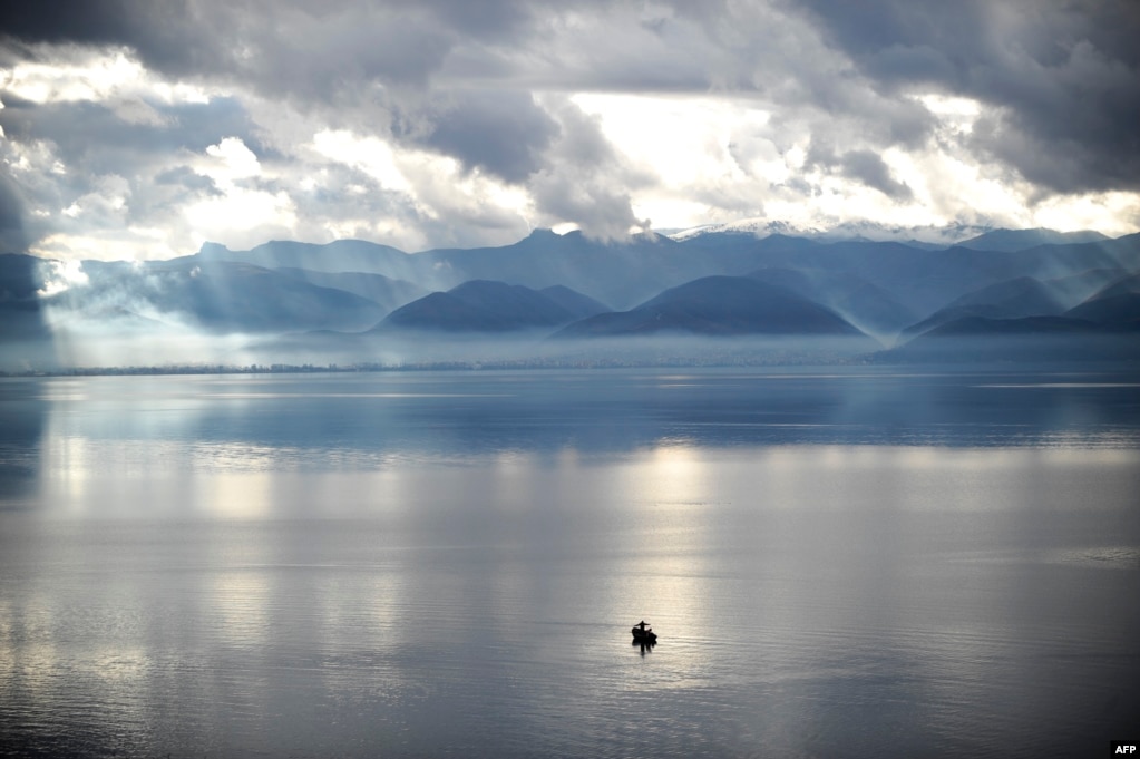 Ohri u shpall trashëgimi botërore më 1979d dhe më 2019 statusi iu dha edhe pjesës së liqenit në anën e Shqipërisë. Liqeni i Ohrit është një nga liqenet më të vjetra dhe më të thella në Evropë.