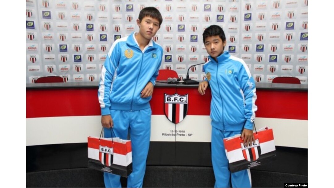 Порнодағы плейбой қыздар Кеуделері салбыраған әйелдердің порно видеолары