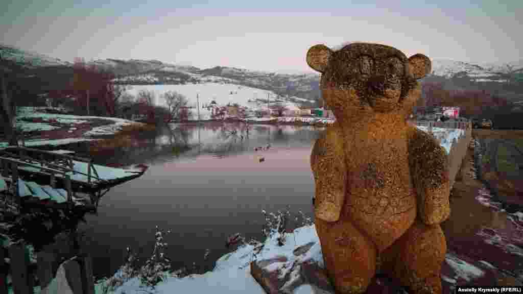 Їх &laquo;охороняє&raquo; олімпійський кам&#39;яний Ведмідь &ndash; символ московської Олімпіади 1980 року &nbsp;