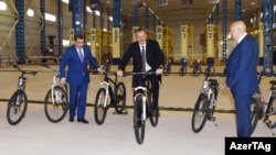 İ.Əliyev İsmayıllıda velosiped zavodunun açılışında