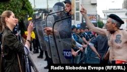 Анти владините и провладините протести во Скопје, комбинирана фотографија