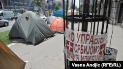 Protest dužnika u 'švajcarcima' ispred Vlade Srbije