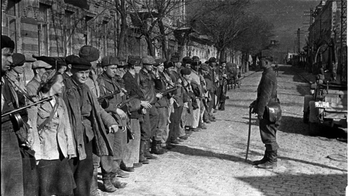 Крымская оккупация. Освобождение Симферополя 1944. Партизаны Крыма 1944. Симферополь в годы оккупации 1941-1944 гг. Симферополь 1944 год.