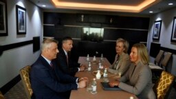 Predsjednik Kosova Hašim Tači tokom sastanka sa visikom predstavnicom EU, Federikom Mogerini
