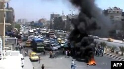 Члени сирійської опозиції блокують дорогу палаючими шинами
