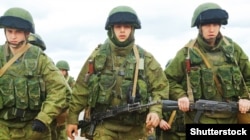 Российские военнослужащие в Крыму 5 марта, 2014 года