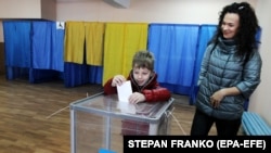 Загальна кількість виборців, які взяли участь у голосуванні по Україні, сягає понад 18,8 мільйона
