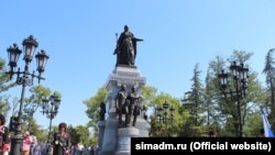 Памятник Екатерине II в Симферополе, август 2016 года