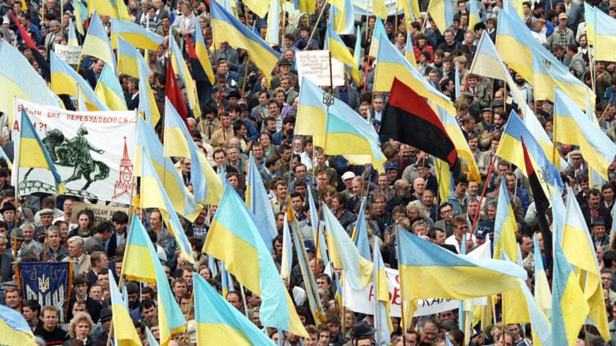 Червоно-чорний прапор став символом протестної боротьби – геральдист
