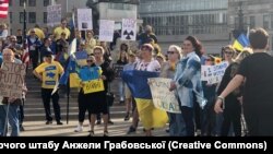 Анжела Грабовська бере участь у протесті на підтримку України. (Фото надане виборчим штабом Анжели Грабовської)