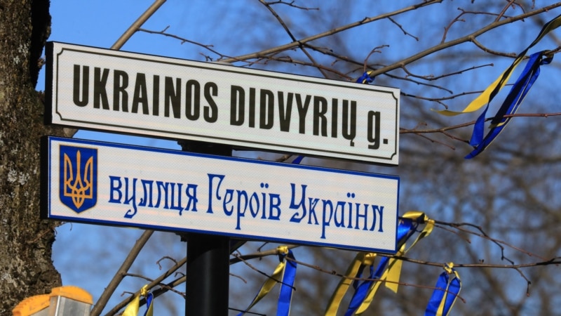 Молотови коктели фрлени врз руската амбасада во Литванија