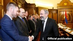 Armenia - Prime Minister Nikol Pashinian (R) meets with senior European diplomats in Yerevan, 13 Novemebr 2018.