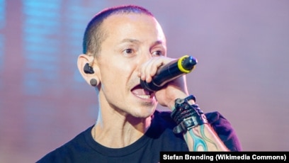 Solist Rok Gruppy Linkin Park Chester Bennington Pokonchil S Soboj