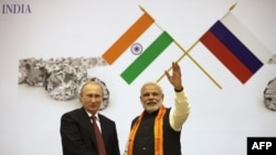 Russian President Vladimir Putin (L) with Indian Prime Minister Narendra Modi at The World Diamond Conference at Vigyan Bhawan in New Delhi, on December 11 