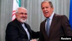Iranian Foreign Minister Mohammad Javad Zarif (left) met with his Russian counterpart Sergei Lavrov on August 29. 