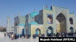 زیارتگاه منسوب به‌حضرت علی در شهر مزار شریف 