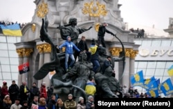 1 декабря демонстранты вновь оккупировали центральную площадь украинской столицы. Лидеры оппозиции выступили с политическими требованиями. Новая акция протеста вылилась в очередные столкновения.
