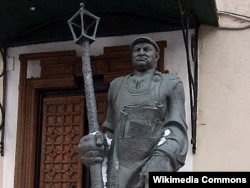 A monument to Yury Luzhkov in Moscow, where he held unrivaled local power for two decades.