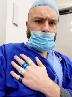 Лікар-анестезіолог Андрій Сем'янків на роботі