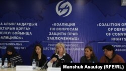 Участники пресс-конференции на тему проблемы существования пыток в тюрьмах и фактов жестокого обращения с заключёнными. Алматы, 17 октября 2018 года.