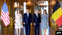 Presidenti amerikan, Donald Trump, dhe Zonja e Parë, Melania, janë pritur në Bruksel nga mbreti dhe mbretëresha belge.
